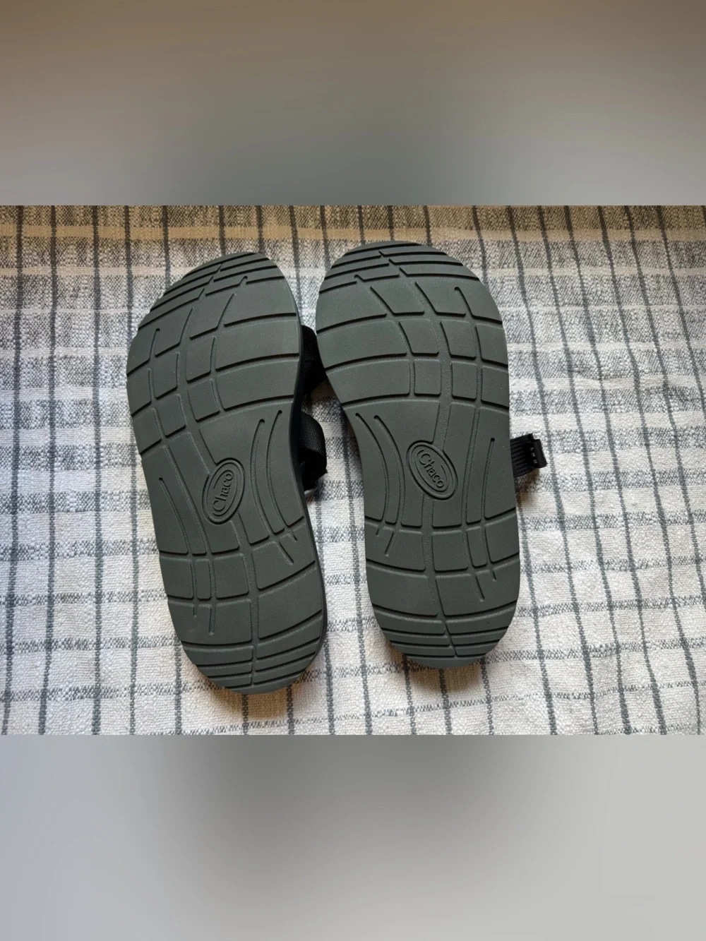 Chaco Men’s CushZ Slides in Black NWOT